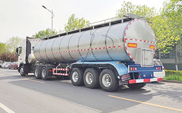 與時間賽跑：揭秘鮮奶運輸車的“保鮮時速”